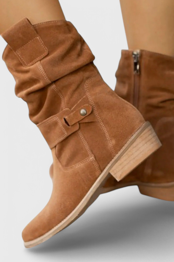 Damen Boots mit Raffung und dekorativem Riemen - 3 - Trendlinie