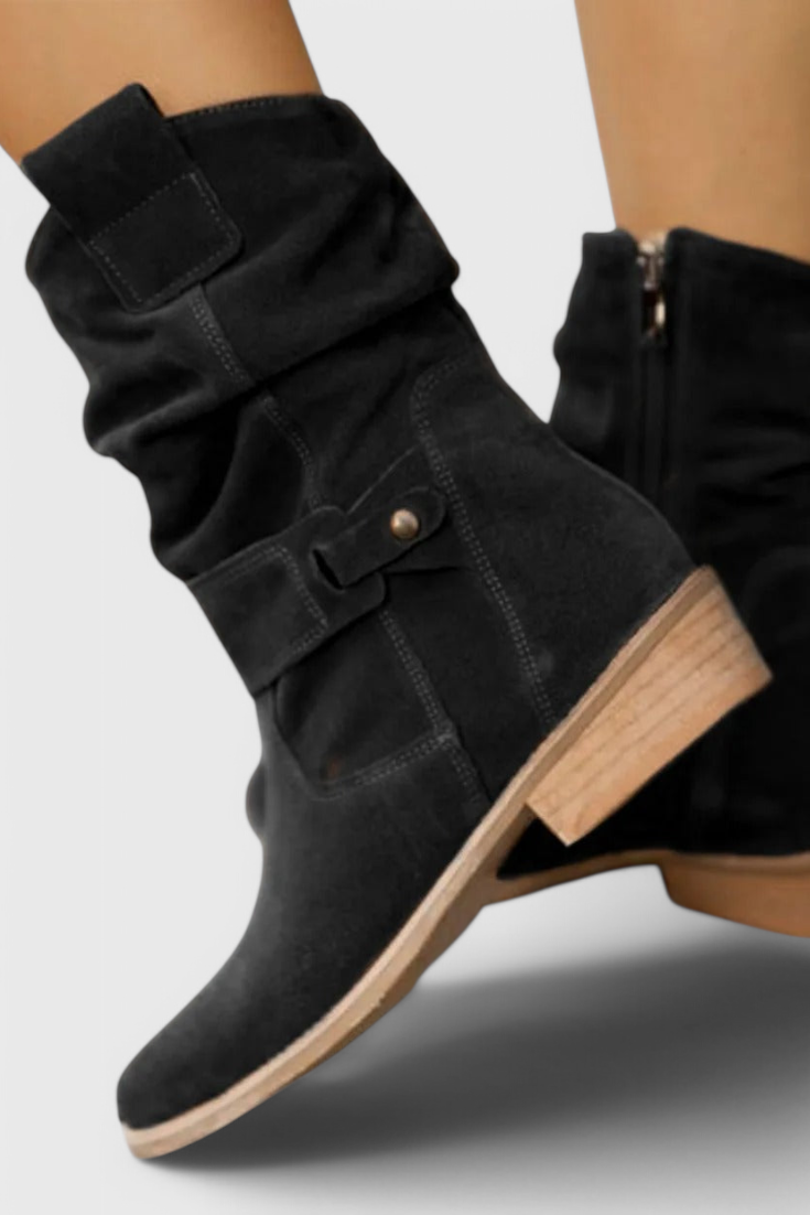 Damen Boots mit Raffung und dekorativem Riemen - 4 - Trendlinie