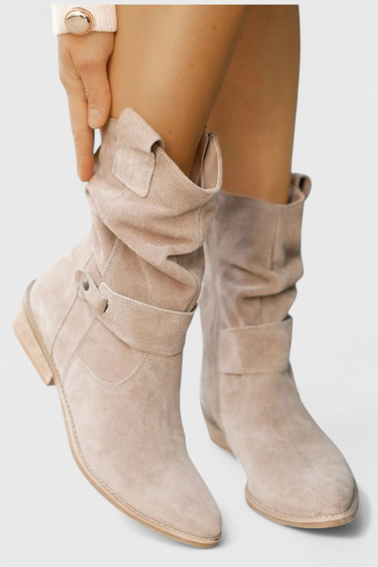 Damen Boots mit Raffung und dekorativem Riemen - 5 - Trendlinie