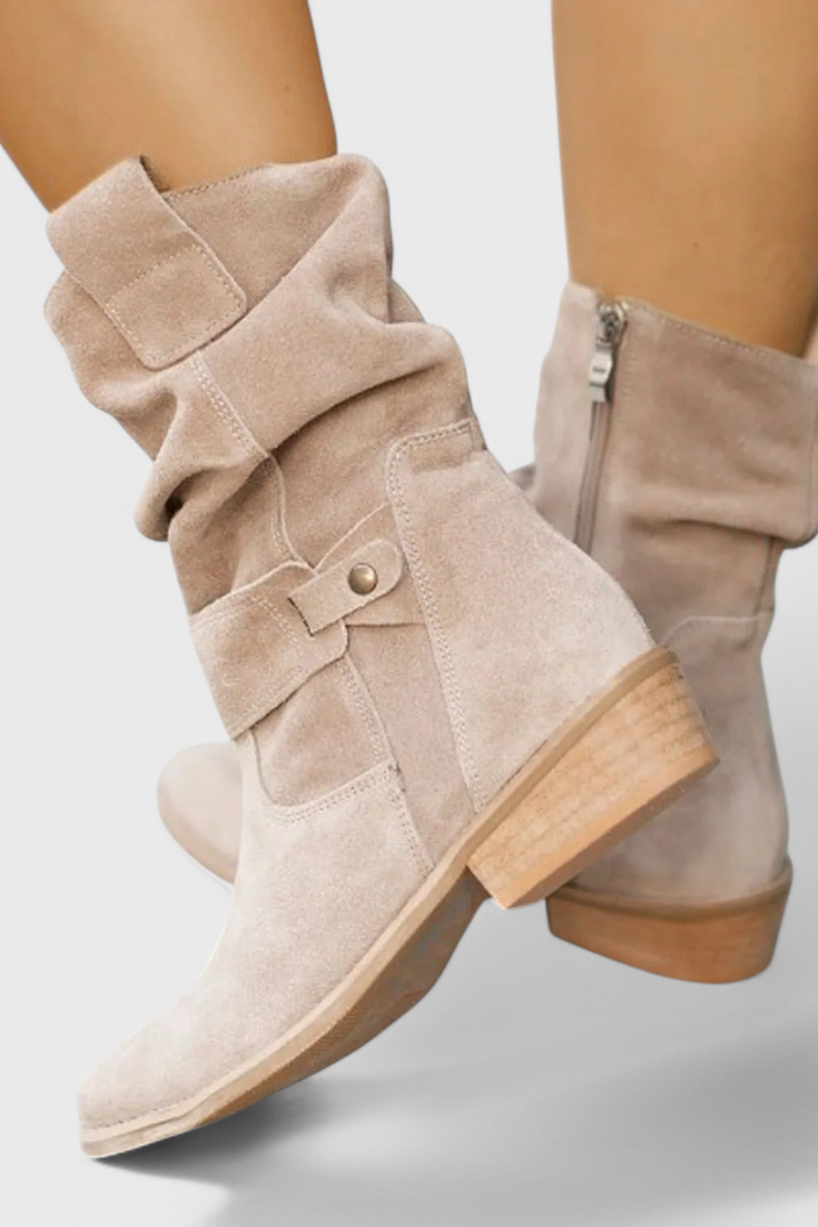 Damen Boots mit Raffung und dekorativem Riemen - 6 - Trendlinie