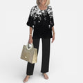 Damen Outfit mit modischer Bluse und Hose im Blumenmuster - 1 - Trendlinie