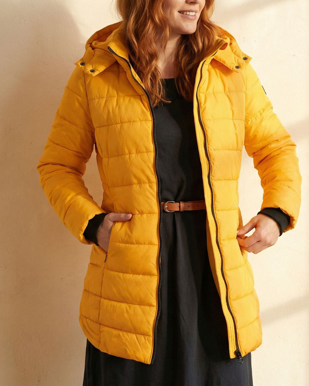 Damen Jacke mit Kapuze und tailliertem Schnitt – in trendigem Gelb - 8 - Trendlinie