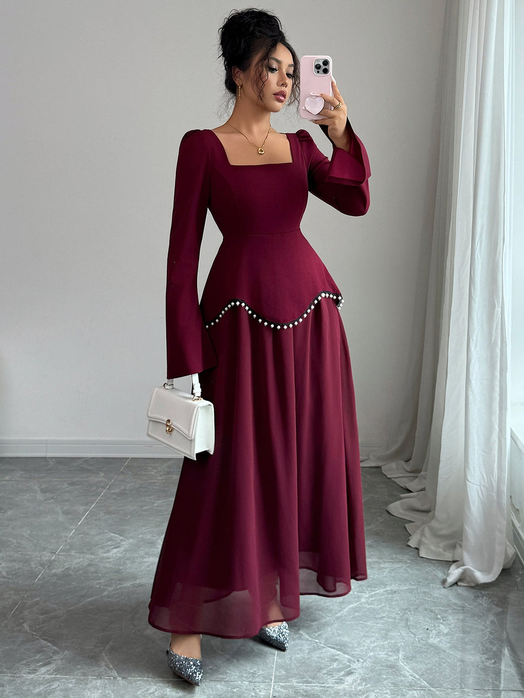 Maxikleid Damen mit quadratischem Ausschnitt und Glockenärmeln - 1 - Trendlinie