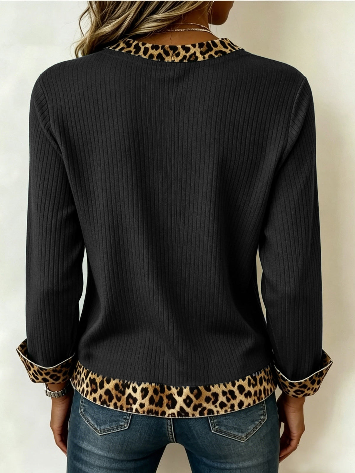 Elegante Damenbluse mit V-Ausschnitt und Tiermuster-Details - 9 - Trendlinie