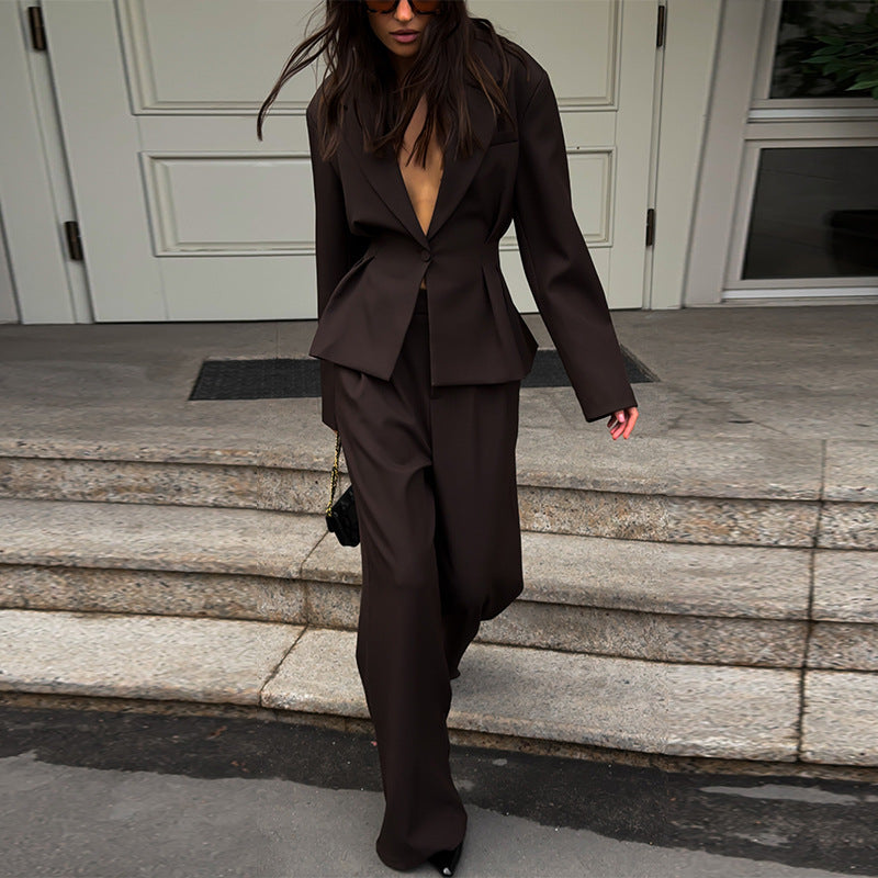 Eleganter taillierter Blazer für Damen mit weitem Hosenanzug und V-Ausschnitt - 1 - Trendlinie