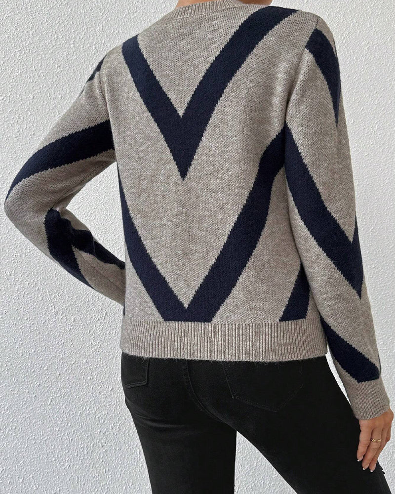 Damenpullover mit V-Ausschnitt und modernem geometrischen Design - 3 - Trendlinie