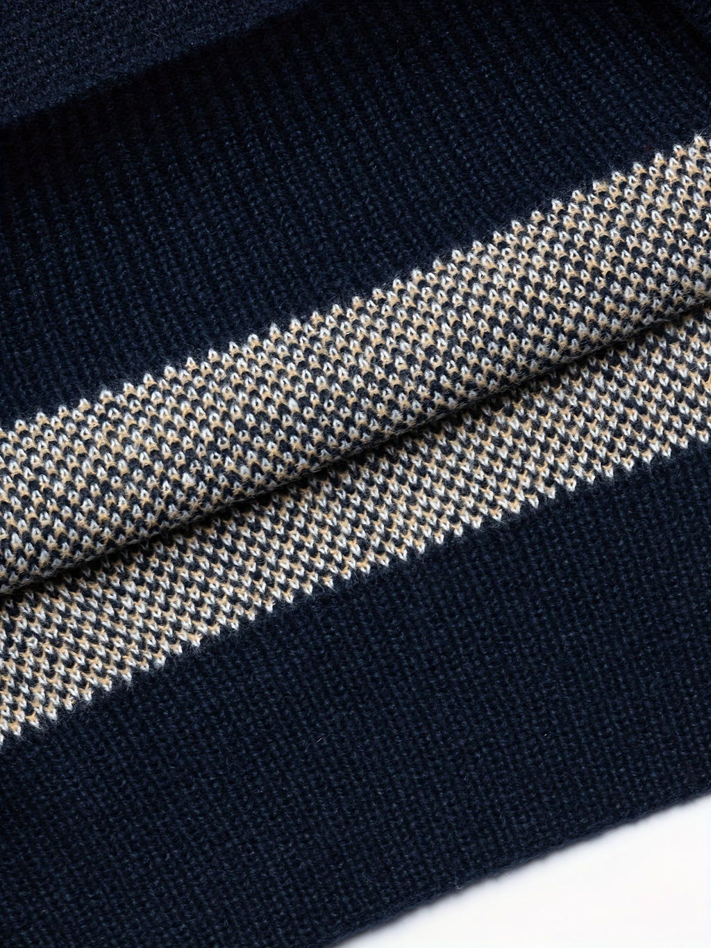 Damenpullover mit zeitlosem Muster und lässigem Schnitt - 8 - Trendlinie