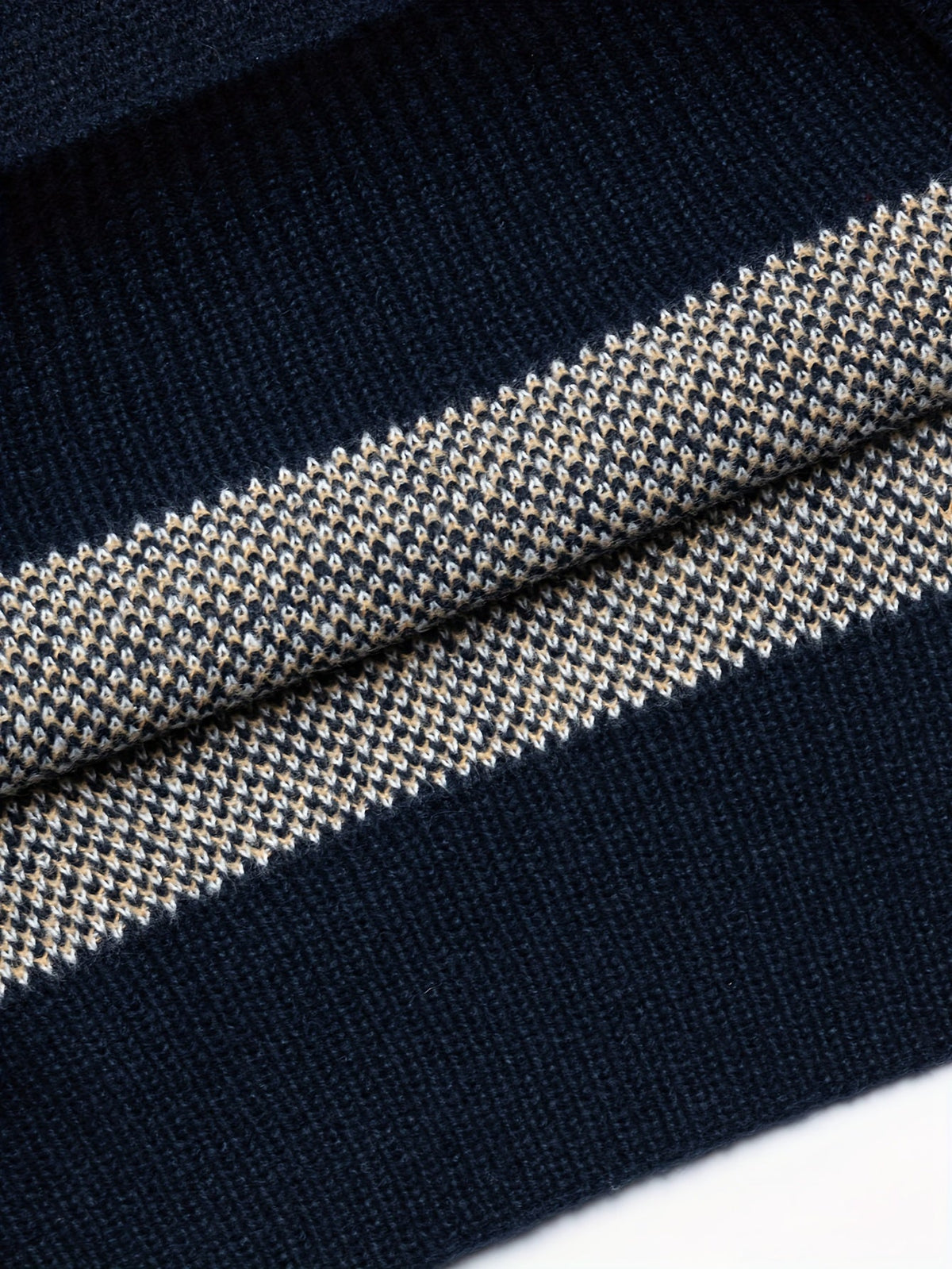 Damenpullover mit zeitlosem Muster und lässigem Schnitt - 8 - Trendlinie