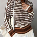 Damen Pullover mit Stehkragen und Karomuster in Braun und Creme - 1 - Trendlinie