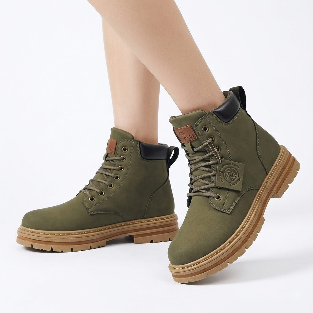 Damen Boots knöchelhoch mit Schnürverschluss und markanter Sohle - 1 - Trendlinie