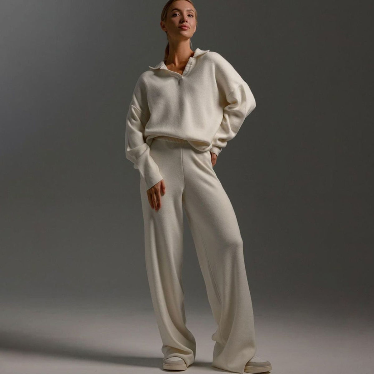 Damen Lounge Outfit mit elegantem Kragen und weitem Schnitt - 1 - Trendlinie