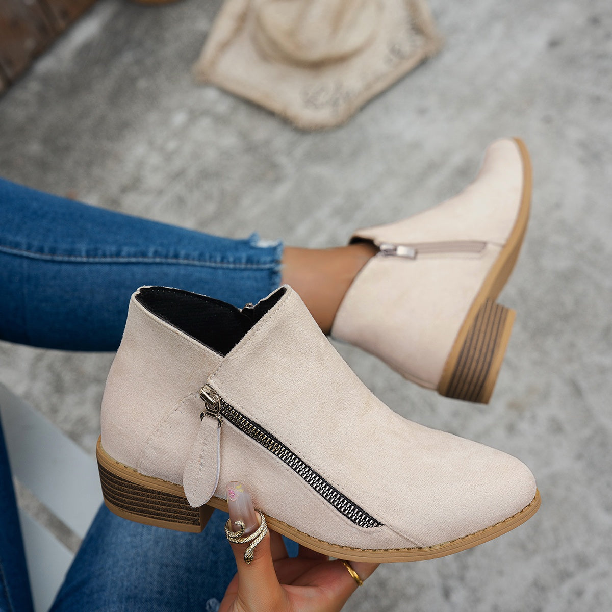 Damen Ankle Boots mit seitlichem Reißverschluss und elegantem Blockabsatz - 4 - Trendlinie