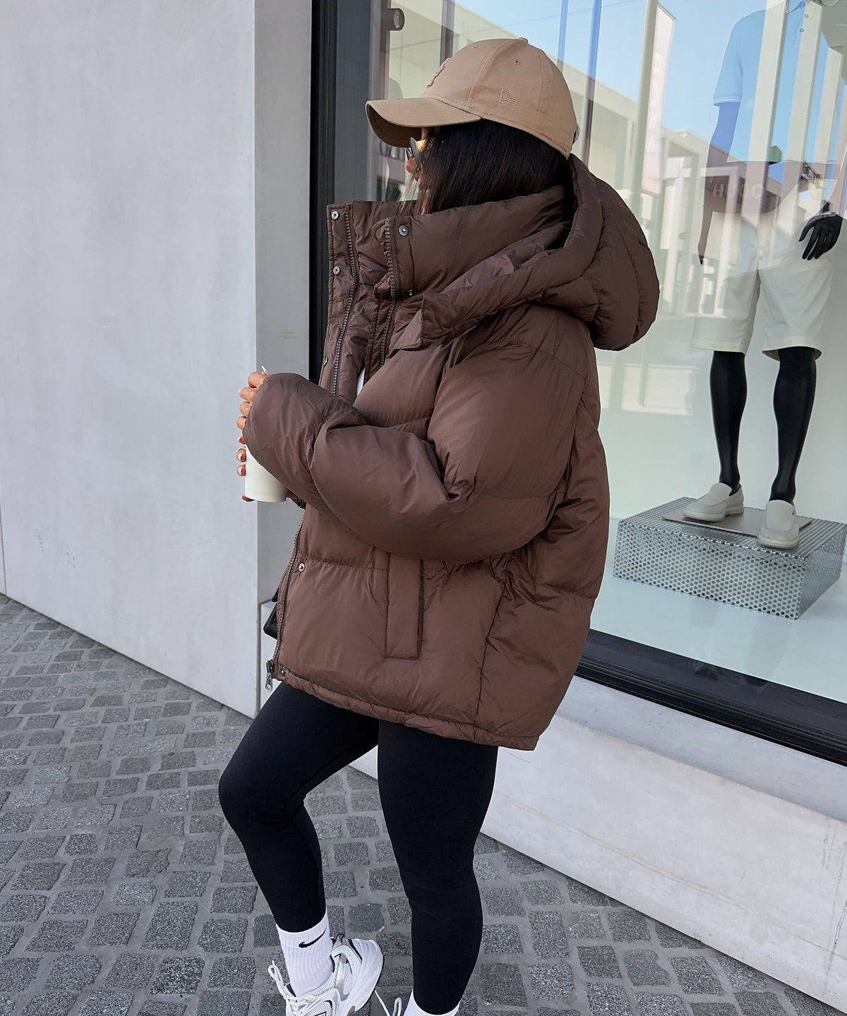 Damen Pufferjacke mit Kapuze im Oversize-Stil und praktischem Reißverschluss - 6 - Trendlinie