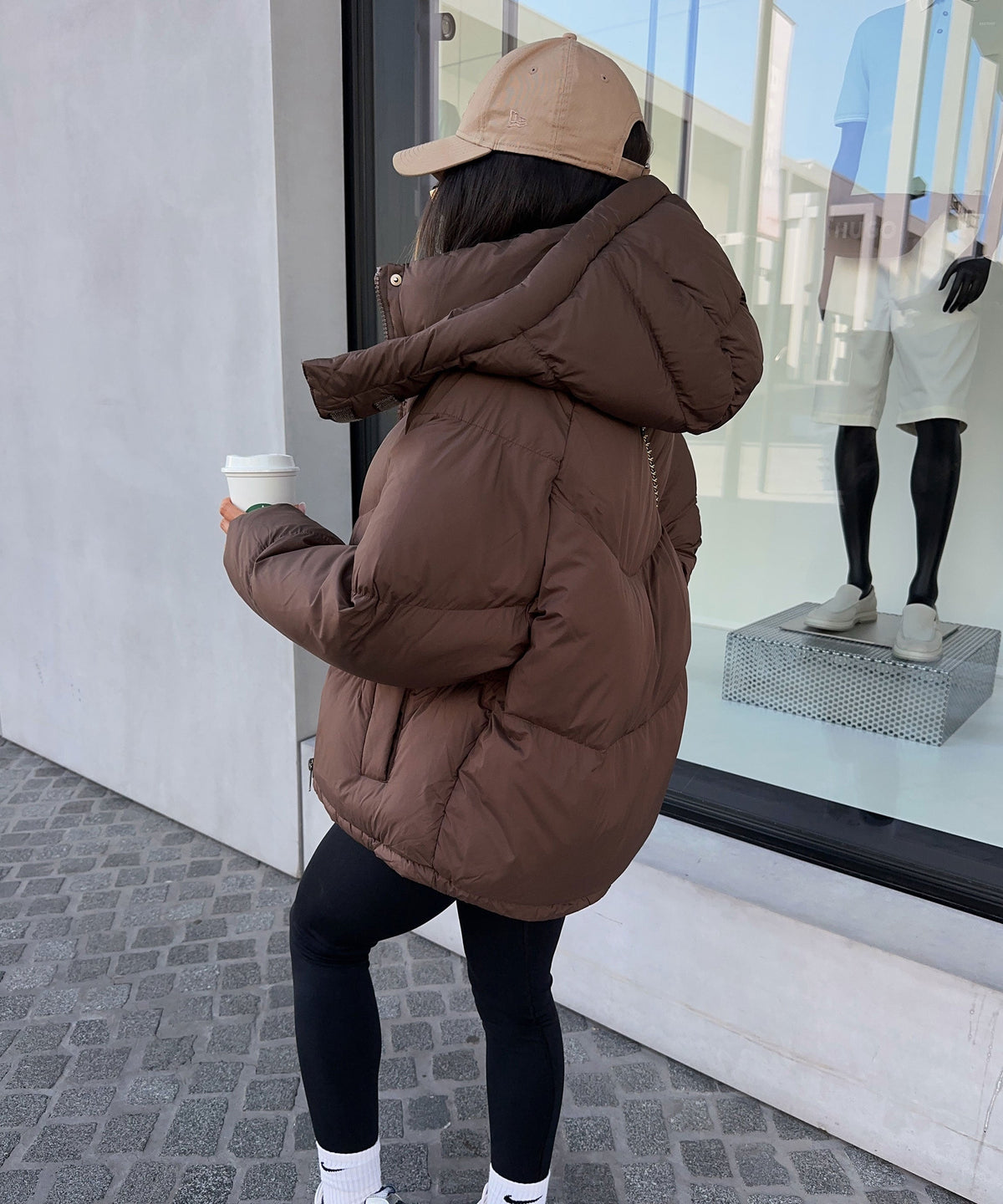 Damen Pufferjacke mit Kapuze im Oversize-Stil und praktischem Reißverschluss - 7 - Trendlinie