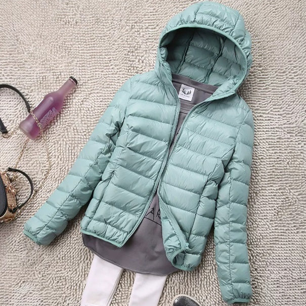 Damen Slim-Fit Jacke mit Kapuze für stilvolle Auftritte - 1 - Trendlinie