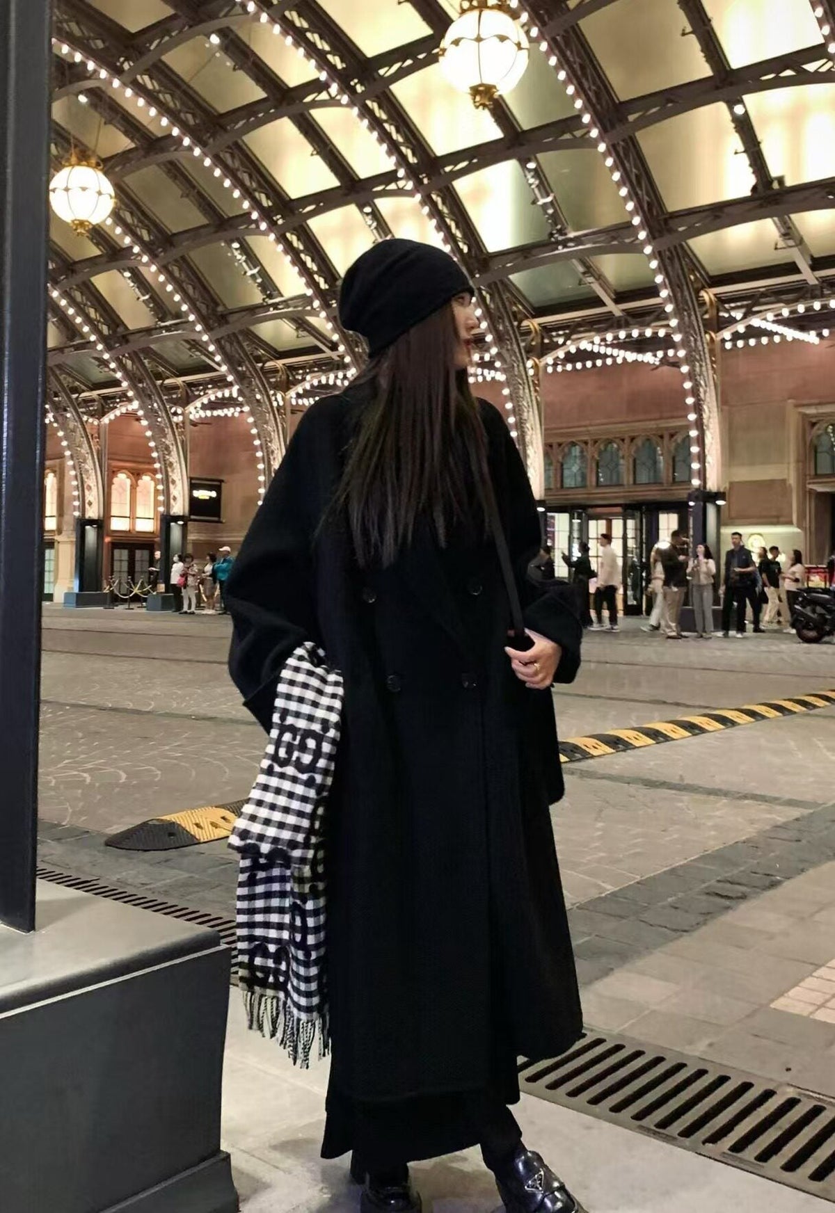 Eleganter Damenmantel mit luxuriösem Pelzkragen - 5 - Trendlinie