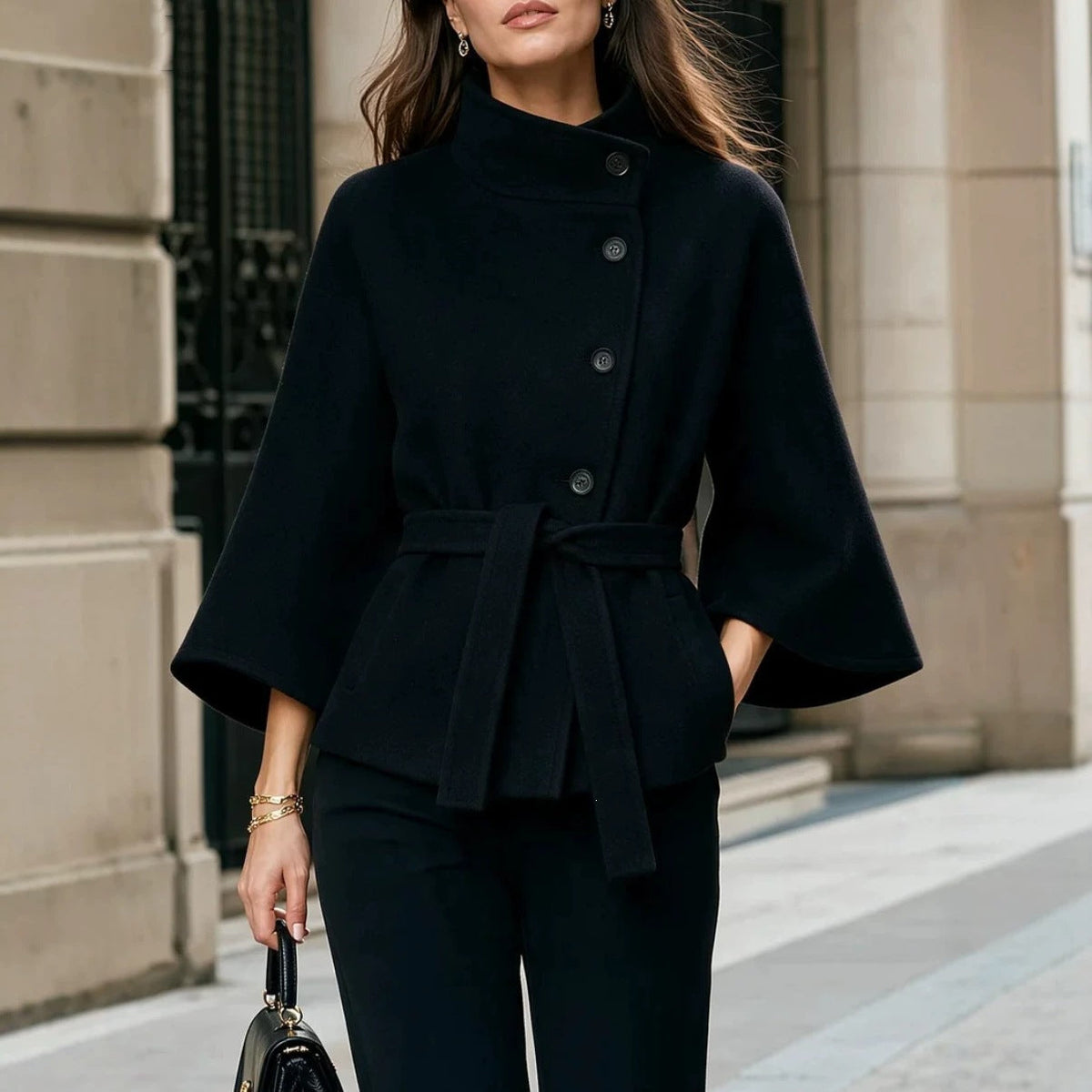 Modischer Damenmantel mit eleganten ausgestellten Ärmeln und asymmetrischen Knopfdetails - 3 - Trendlinie