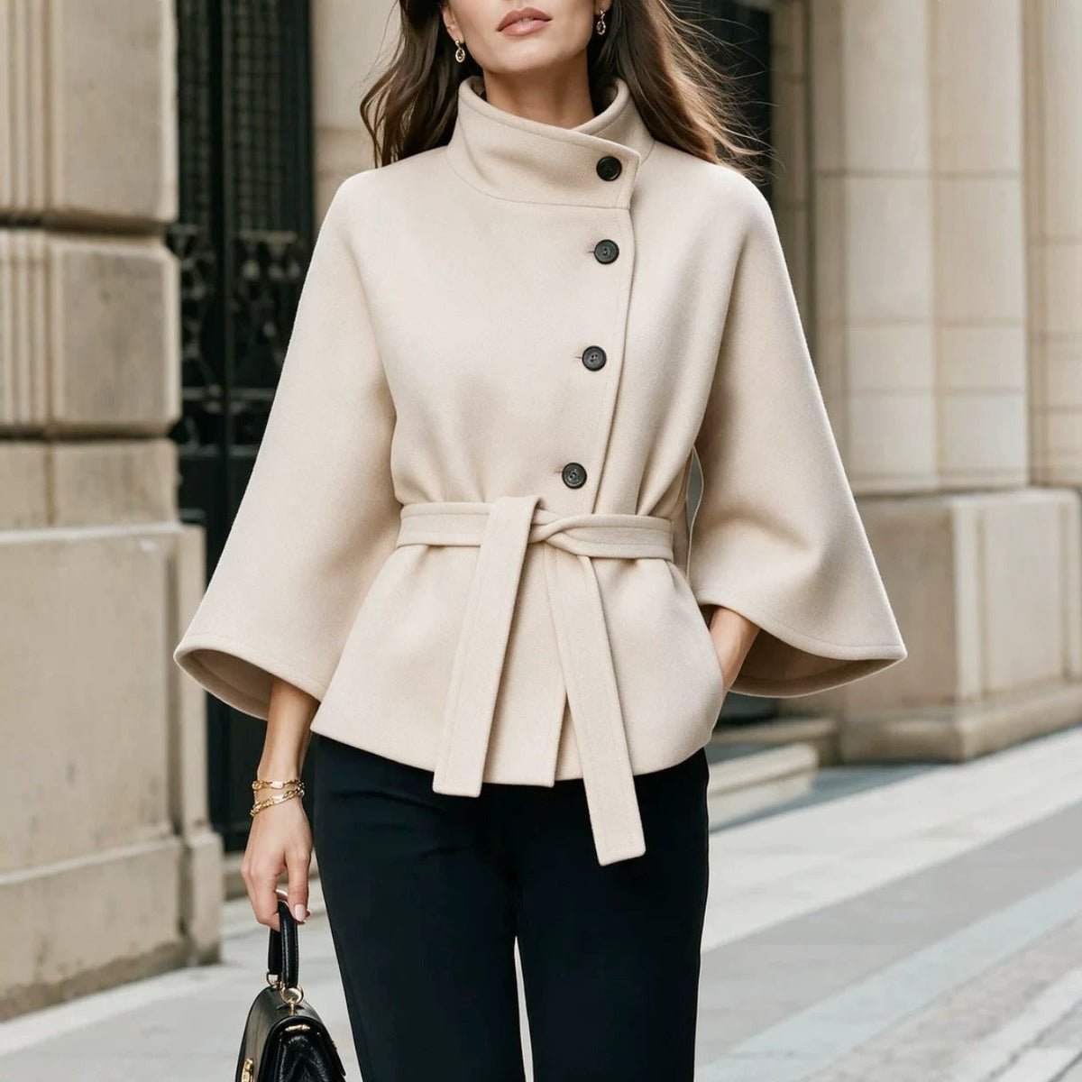 Modischer Damenmantel mit eleganten ausgestellten Ärmeln und asymmetrischen Knopfdetails - 5 - Trendlinie