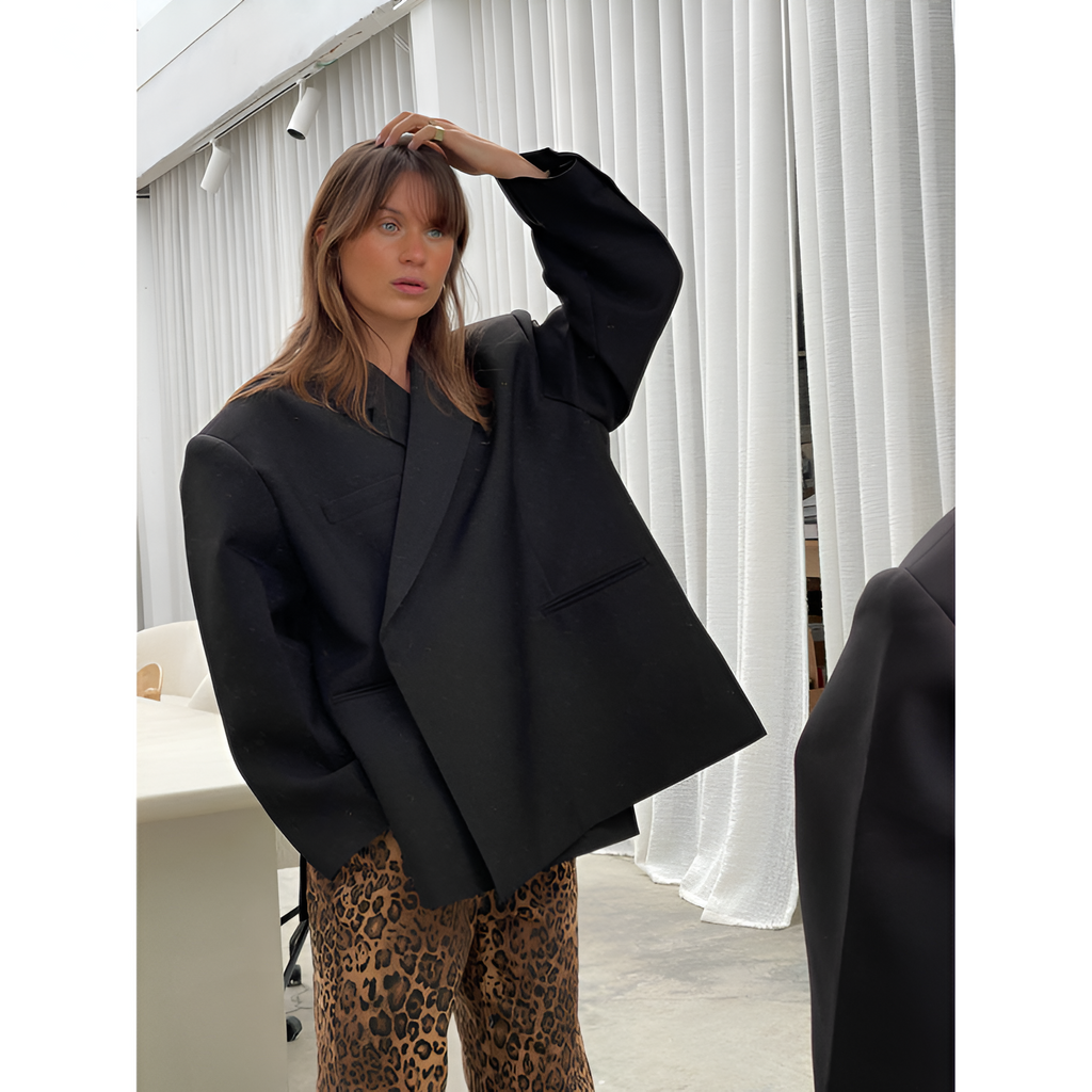 Blazer Damen schwarz oversized mit breiten Ärmeln und Reverskragen