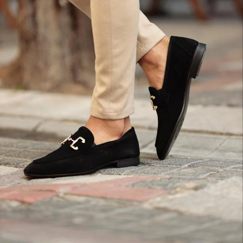 Loafer Herren schwarz mit goldener Schnalle und schmaler Form