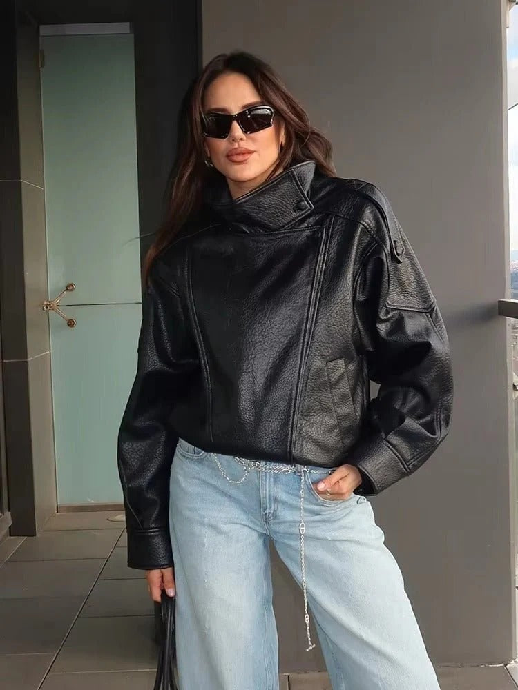Jacke Damen schwarz oversize mit hohem Kragen und asymmetrischem Reißverschluss