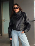 Jacke Damen schwarz oversize mit hohem Kragen und asymmetrischem Reißverschluss