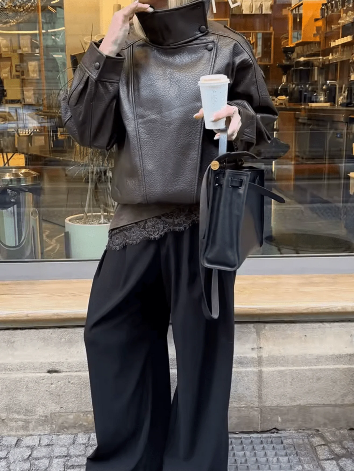 Jacke Damen schwarz oversize mit hohem Kragen und asymmetrischem Reißverschluss