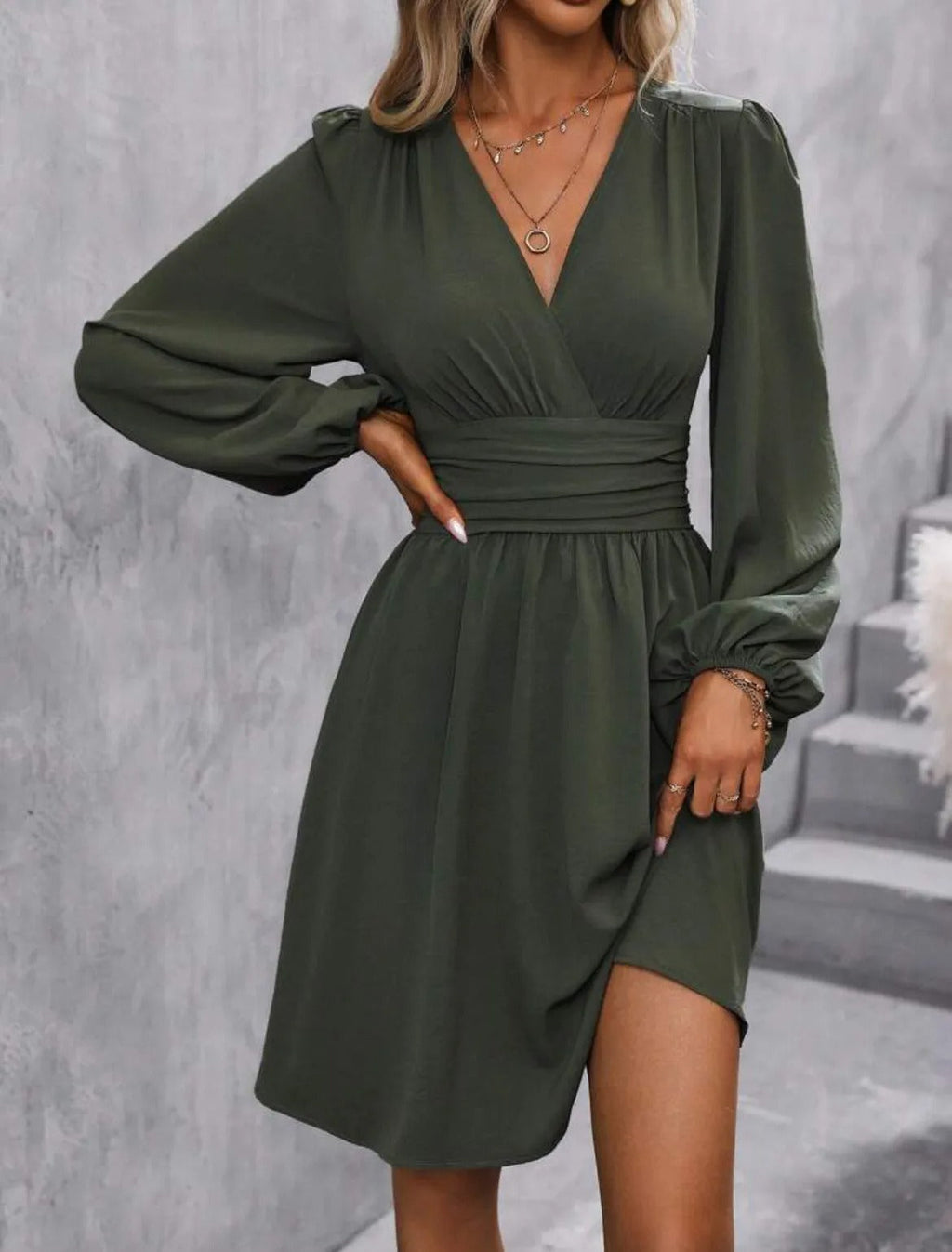 Kleid Damen beige knielang mit V-Ausschnitt und Ballonärmeln
